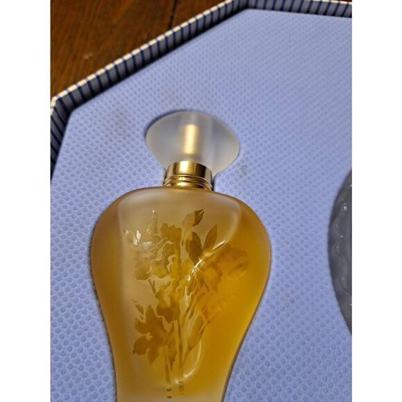 Vintage Moments Priscilla Presley Floral Aldehyde Fragrence Gift Set For Women - Picture 6 of 10